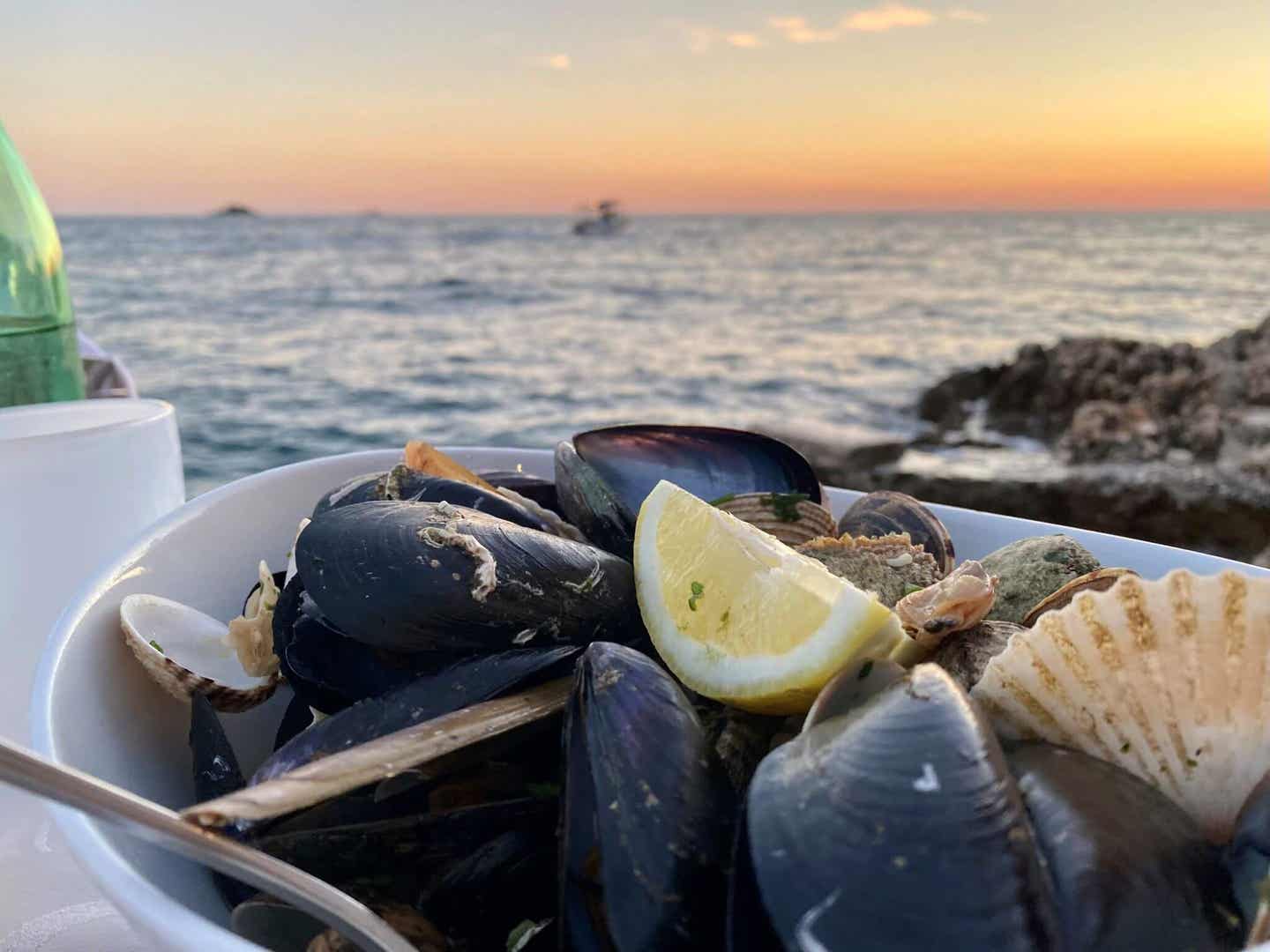 Muschelgericht am Strand von Porec 