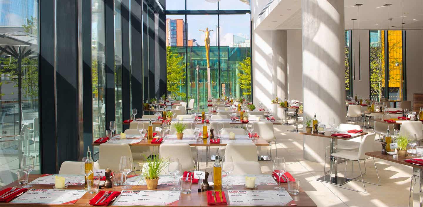 Manchester United Tickets und Hotel. Restaurant im Innside by Melia Hotel Manchester