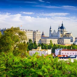 madrid-stadtansicht-almudena-kathedrale-t-467910344.jpg
