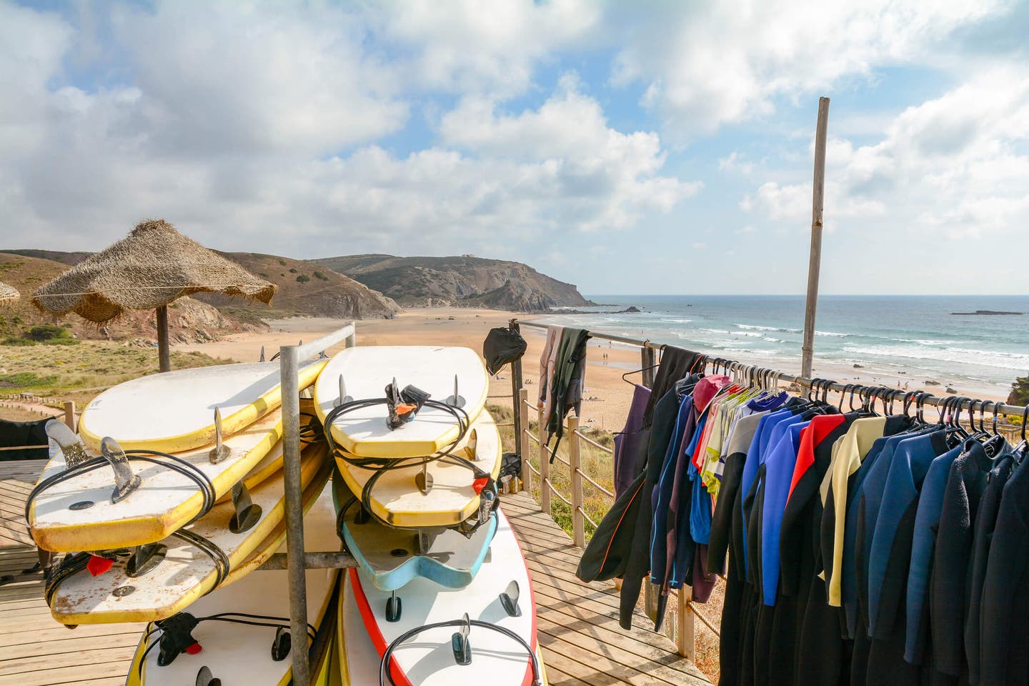 Surf-Equipment in Portugal am Strand