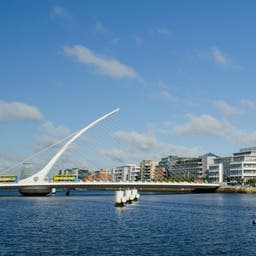 irland-dublin-kongresszentrum-bruecke-t-465159292.jpg