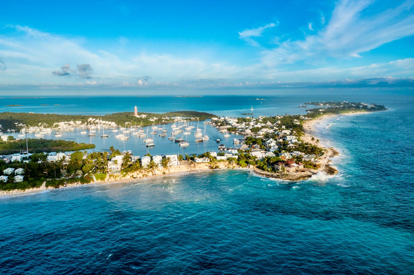 Rundreisen Bahamas: die kleine Bahamas-Insel Abacco Island aus der Luft aufgenommen