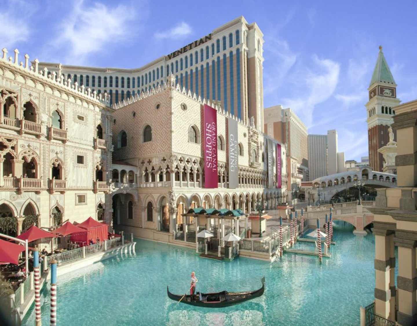 Das charmante Venetian Hotel mit seinen Kanälen und Gondeln - eine einzigartige Attraktion im Las-Vegas-Urlaub.