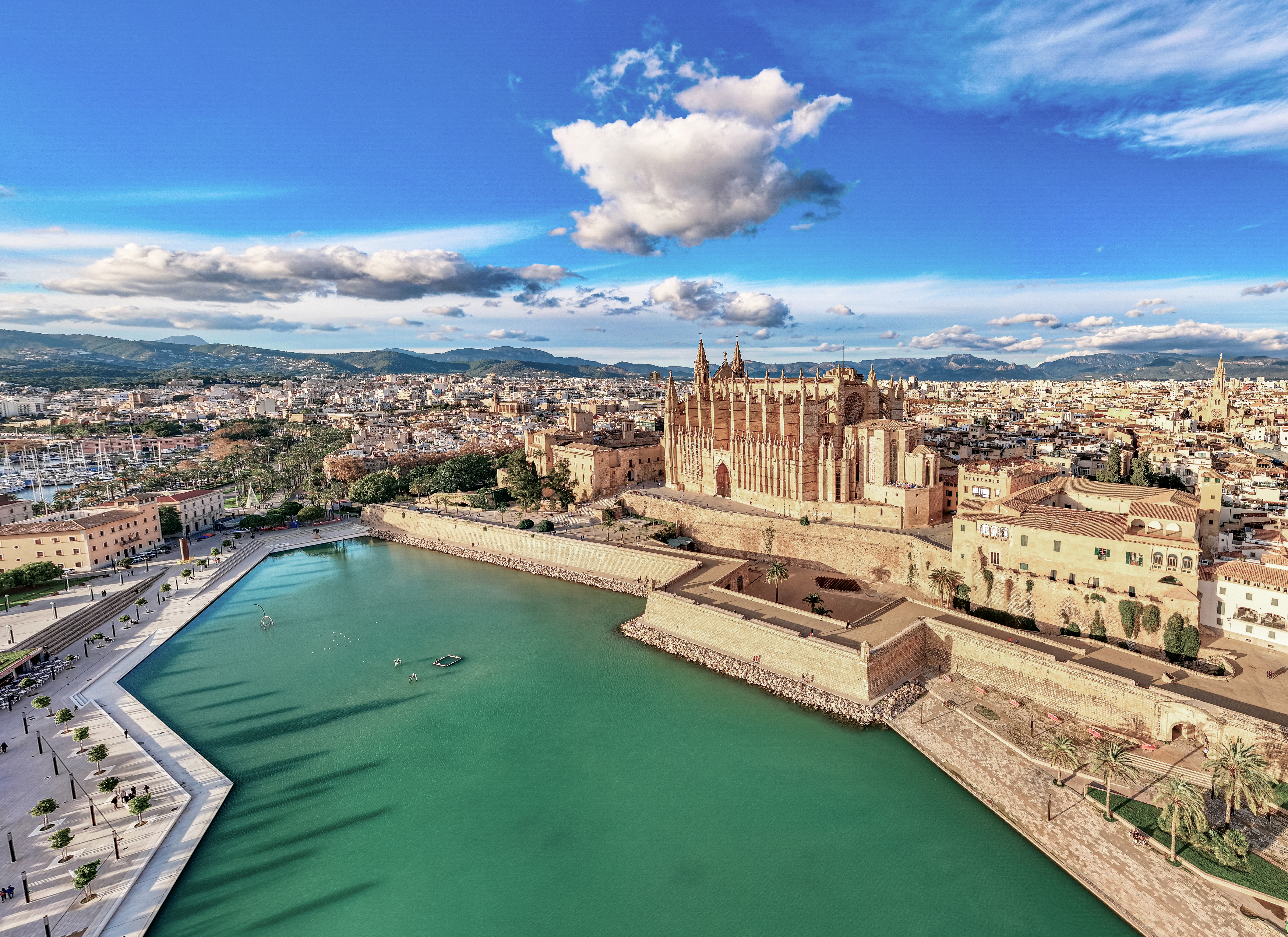 spanien-mallorca-palma-de-mallorca-skyline-g-2194828318.jpeg
