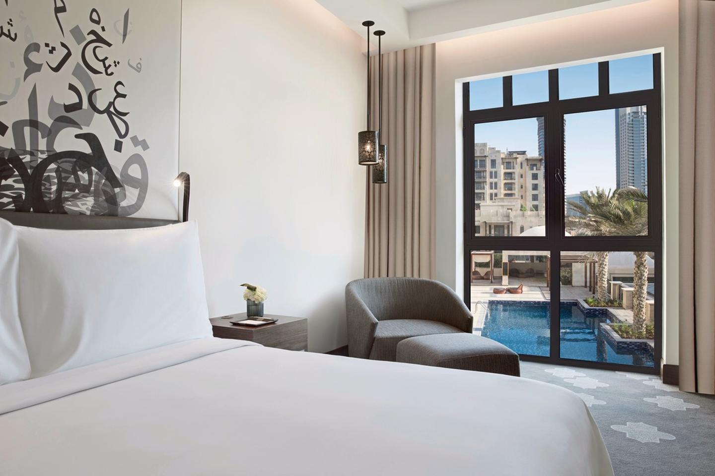 Wohnbeispiel Deluxe Guest Room Pool View