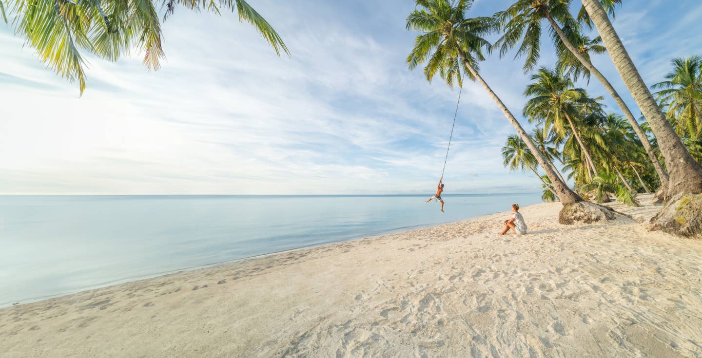 Winterurlaub: Ferne - Paar am Strand