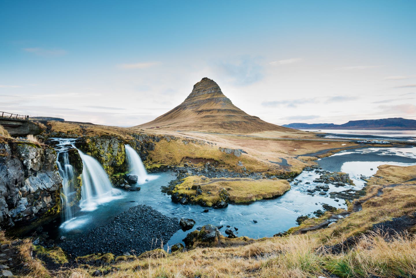 Wasserfälle und Berge: Islands Natur zur besten Jahreszeit