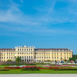 wien-schloss-schoenbrunn-t-111903877.jpg