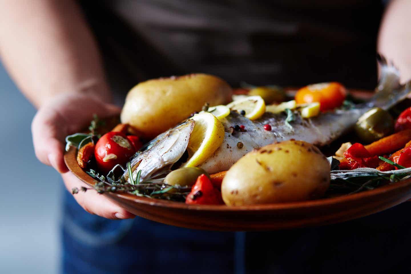 Fangfrischer Fisch mit Ofengemüse