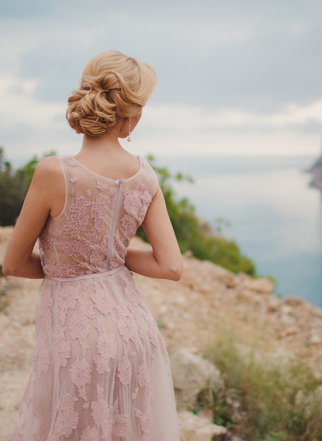 Heiraten auf Mallorca Braut vor Bucht