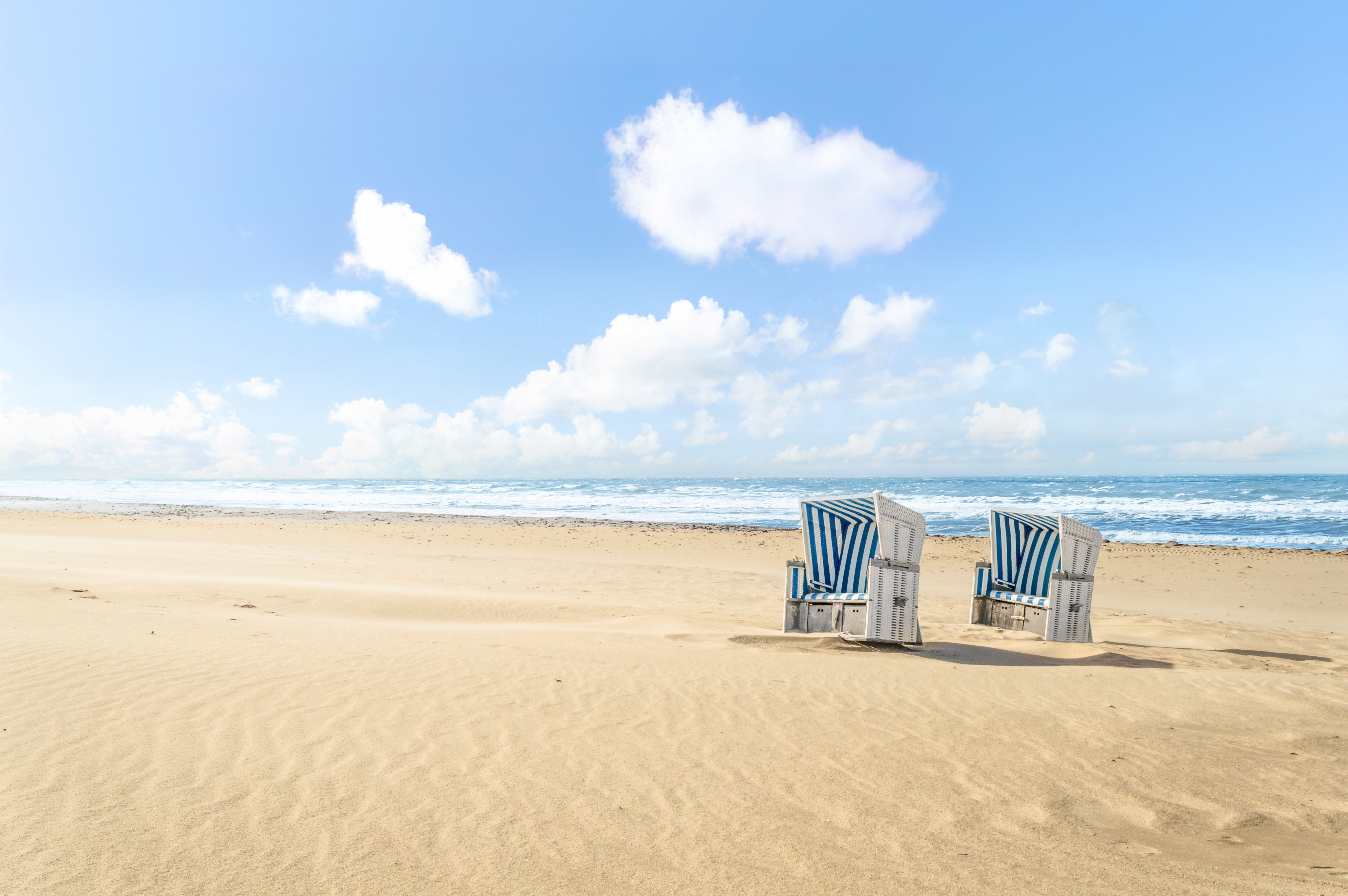 Strandurlaub Deutschland – Strandpanorama auf der Insel Sylt in der Nordsee