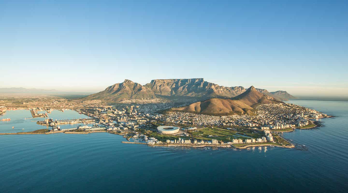 Südafrika Garden Route: Luftaufnahme von Kapstadt bei Sonnenaufgang