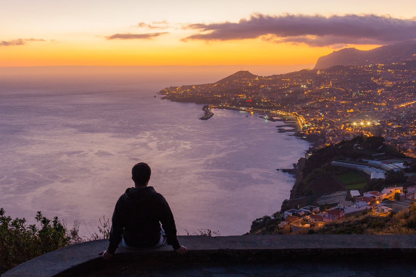 Madeira Blick auf Funchal bei Nacht