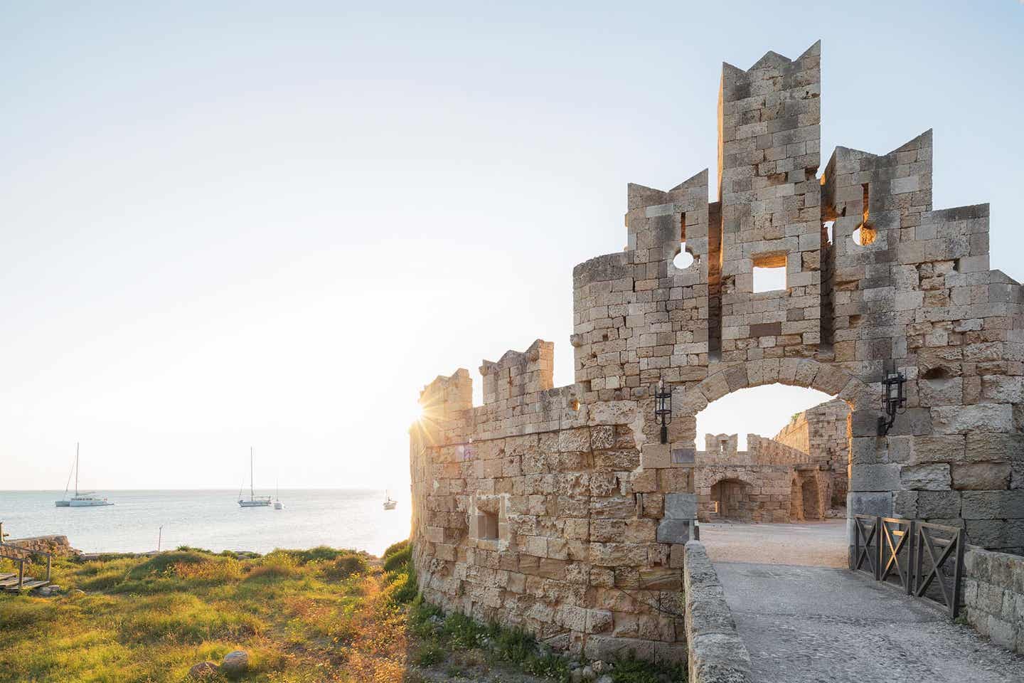 Eingang zur historischen Stadtmauer von Rhodos-Stadt