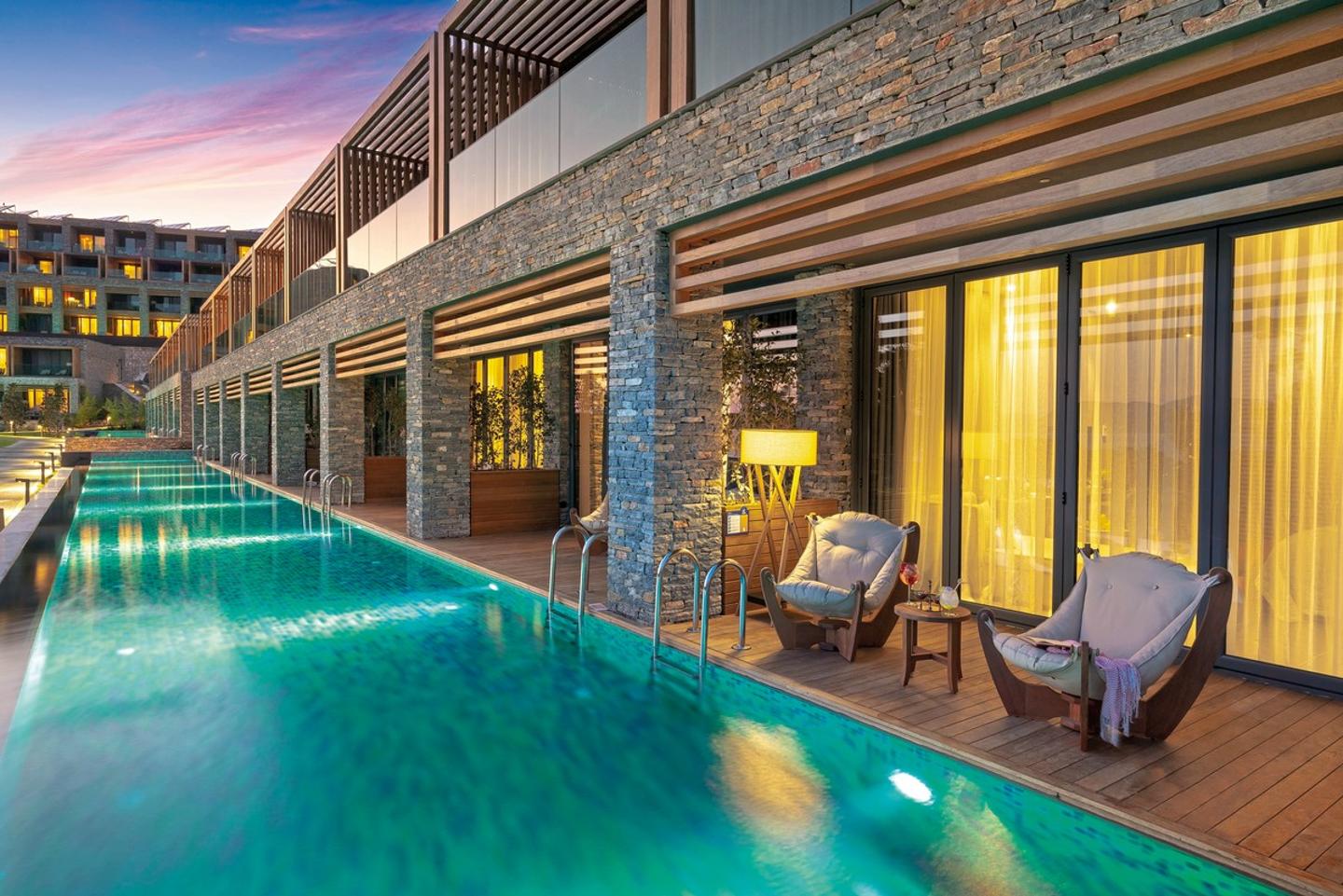 Beispiel Terrasse Doppelzimmer Deluxe Laguna Swim Up seitl. Meerblick