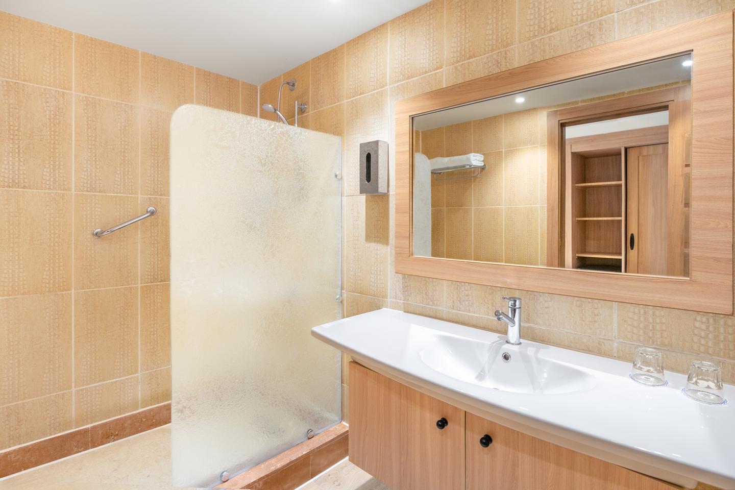 Doppelzimmer Swim-up Garden View Bad