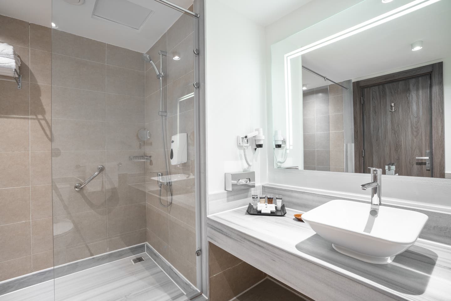 Bad eines Family Rooms Large