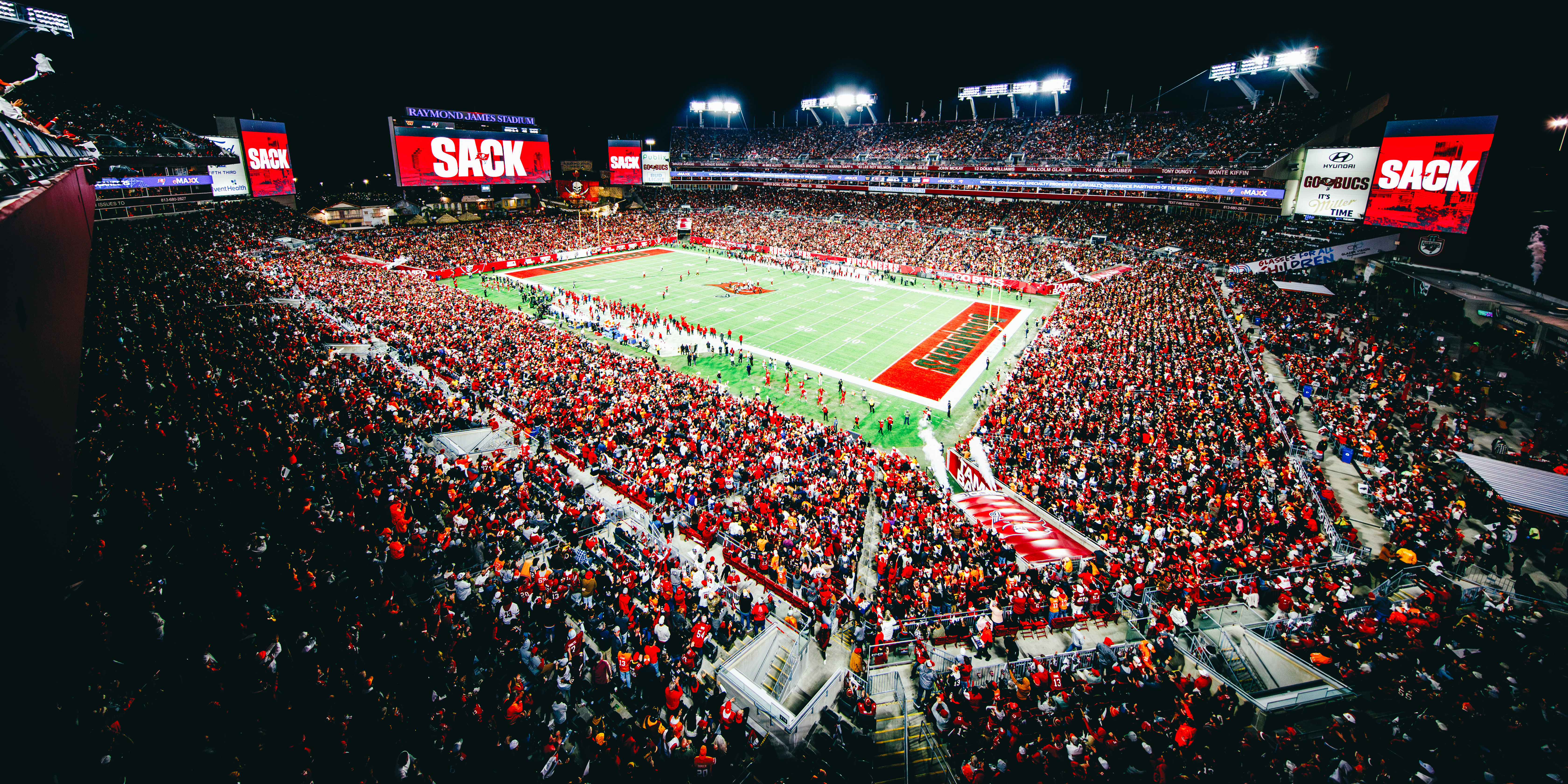 nfl-usa-tampa-stadion-250112_KZ_Commanders_Bucs_2402.jpg