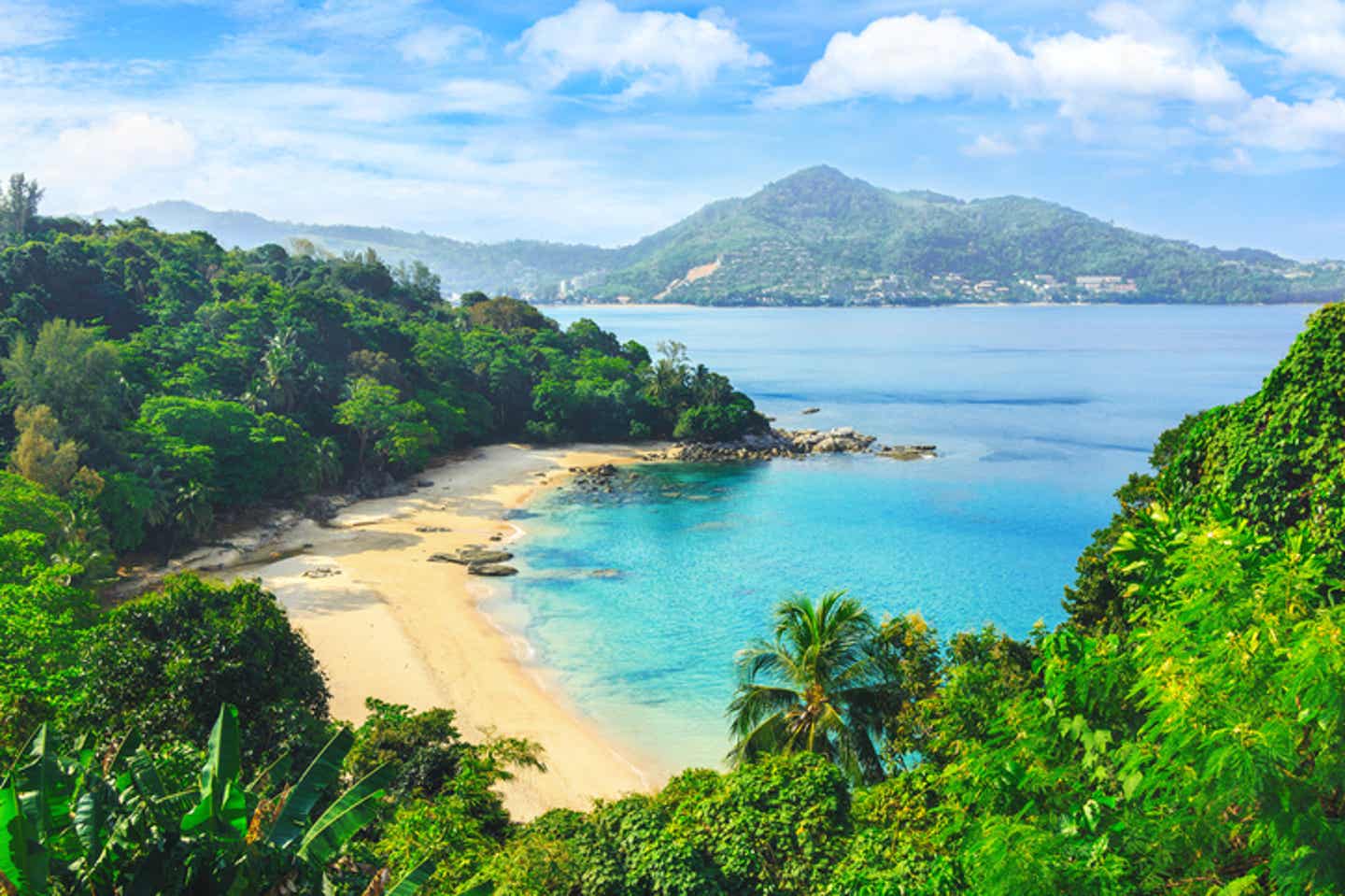 Blick auf eine Bucht auf Phuket