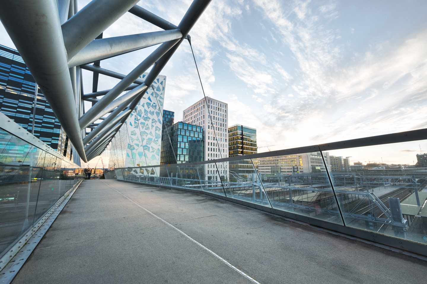 Städtereise Skandinavien. Moderne Gebäude in Oslo - Norwegen 