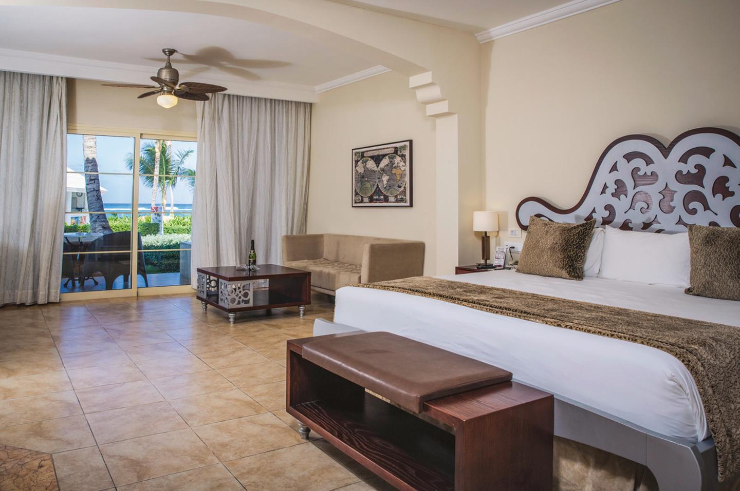 Wohnbeispiel Junior Suite Sea View with Jacuzzi