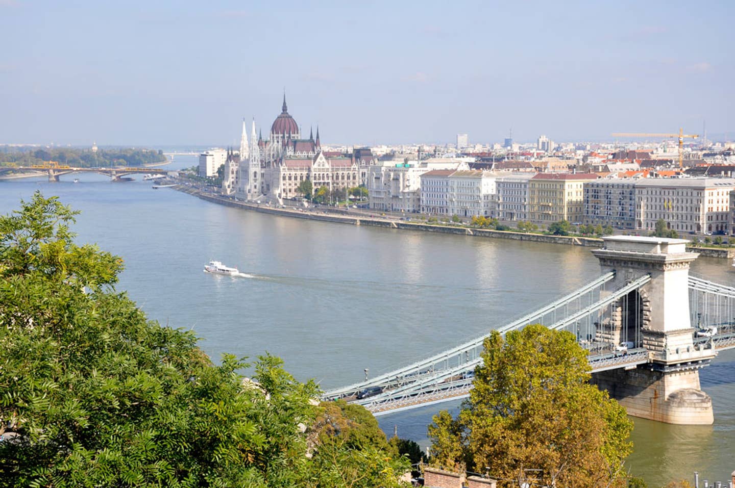 Blick auf die Donau und das Parlament in Budapest