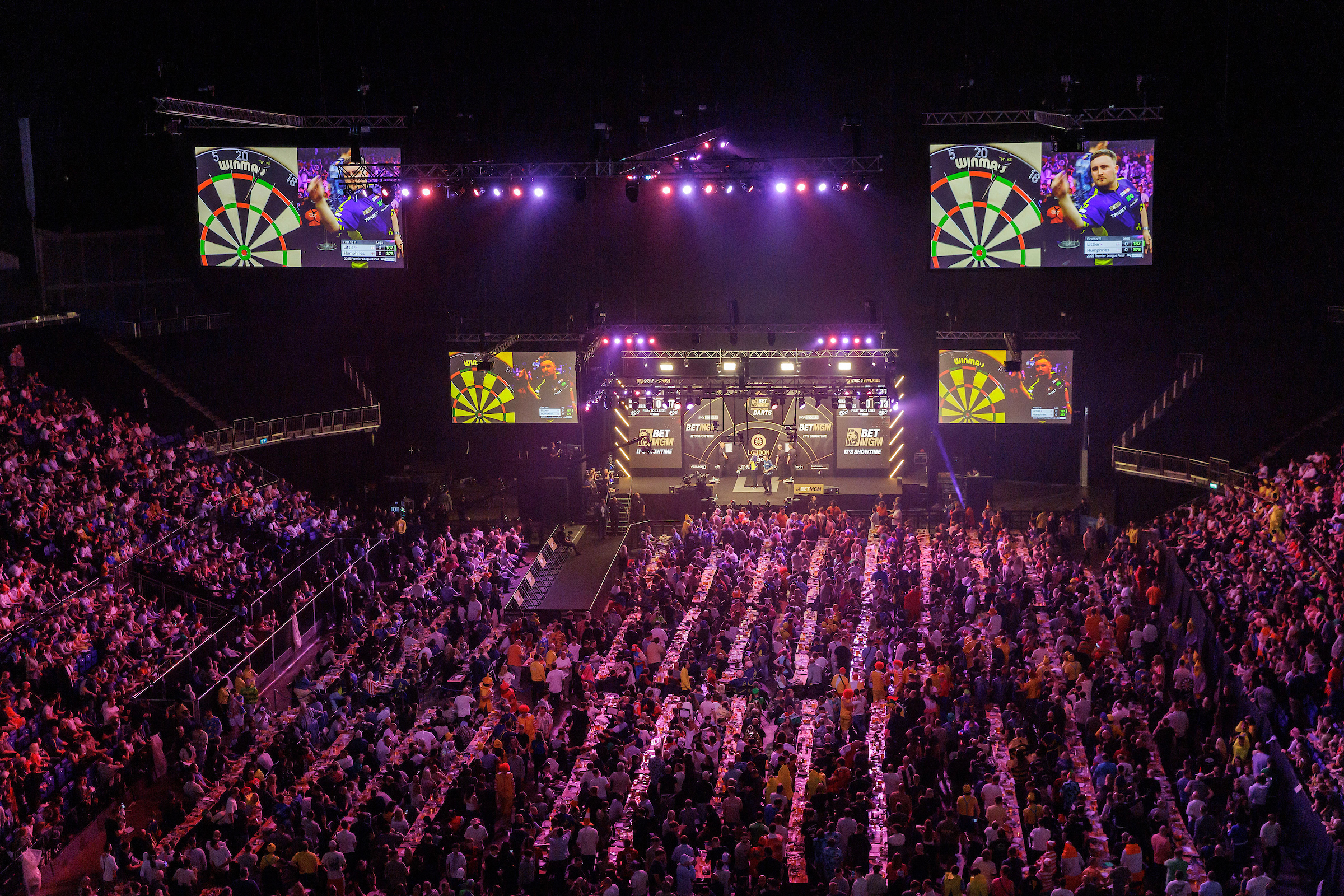 Darts WM Halle Blick auf Bühne