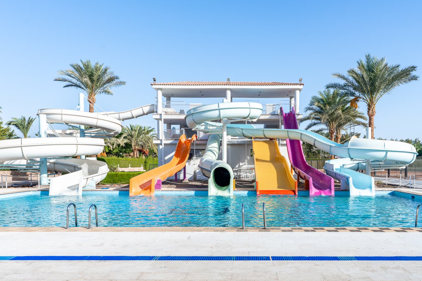 Aqua Park mit Wasserrutschen