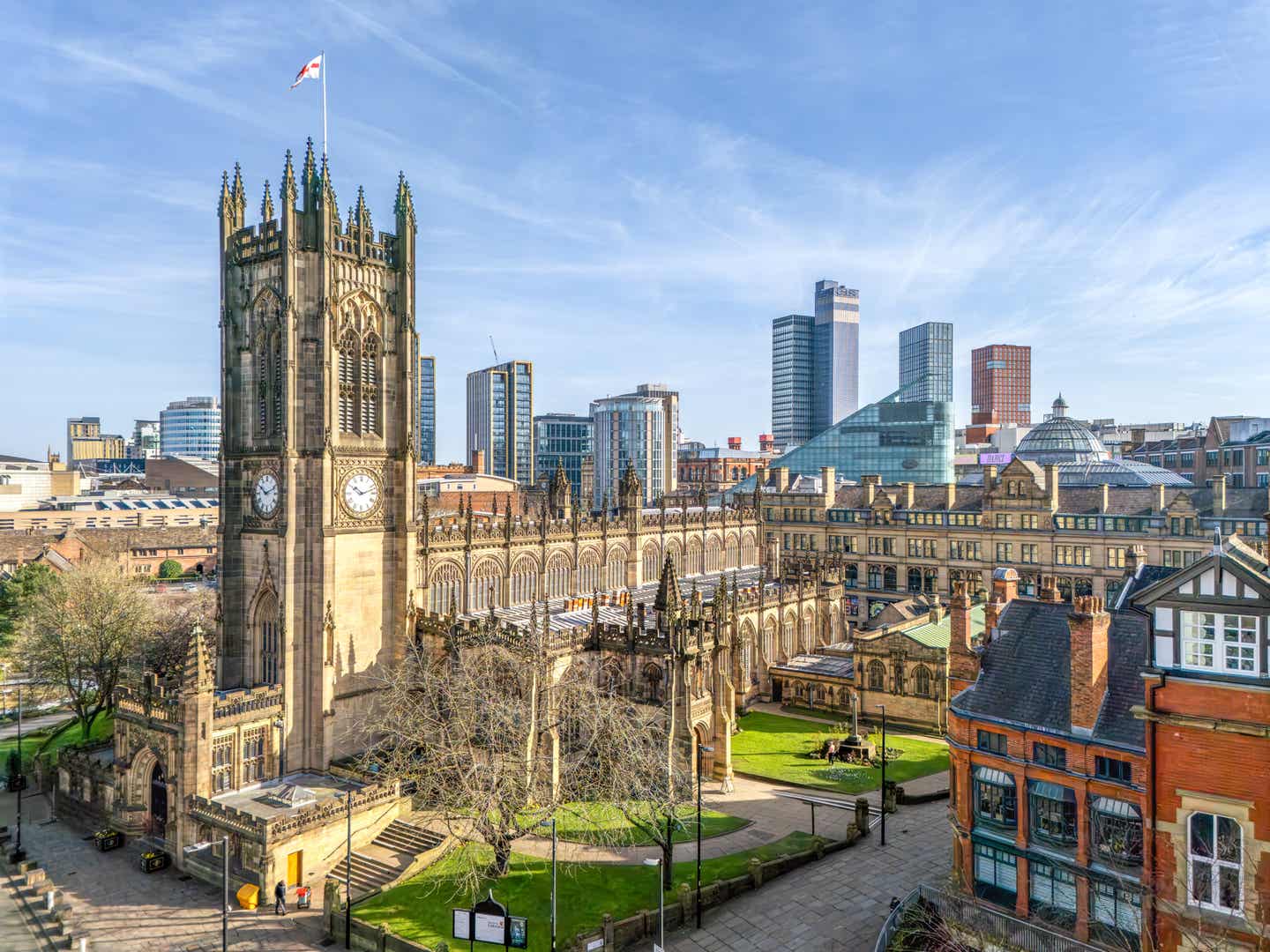 Kathedrale und Hochhäuser in Manchester Blick auf die Kathedrale von Manchester