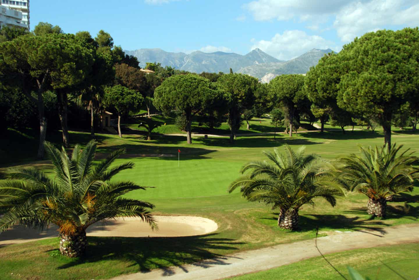 Ein fabelhafter Golfplatz in Marbella in atemberaubender Landschaft