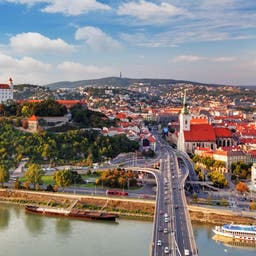slowakei-bratislava-panorama-klein-g-502863287.jpg