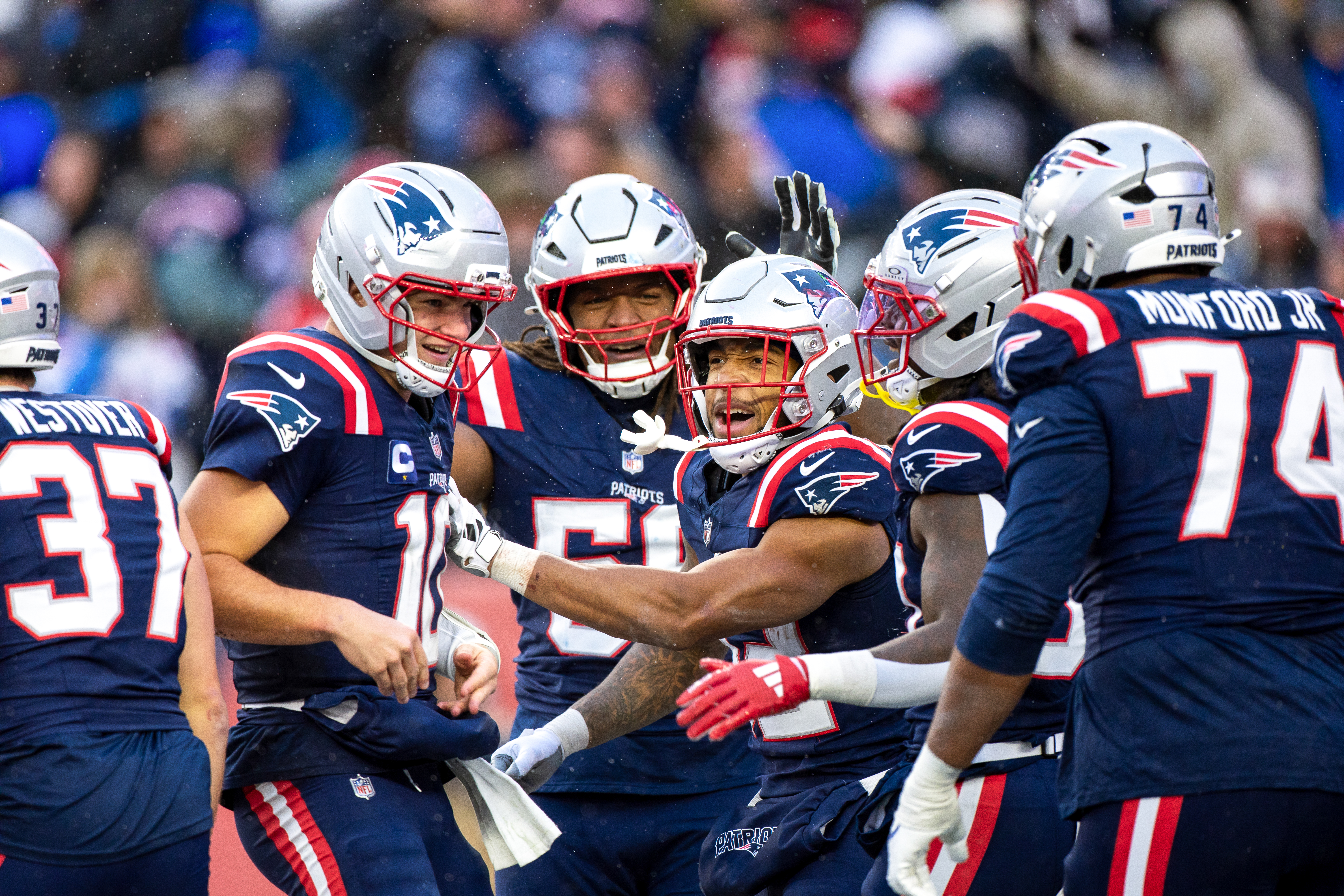 nfl-patriots-BB-121425_Ehle6156.jpg