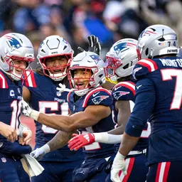 nfl-patriots-BB-121425_Ehle6156.jpg