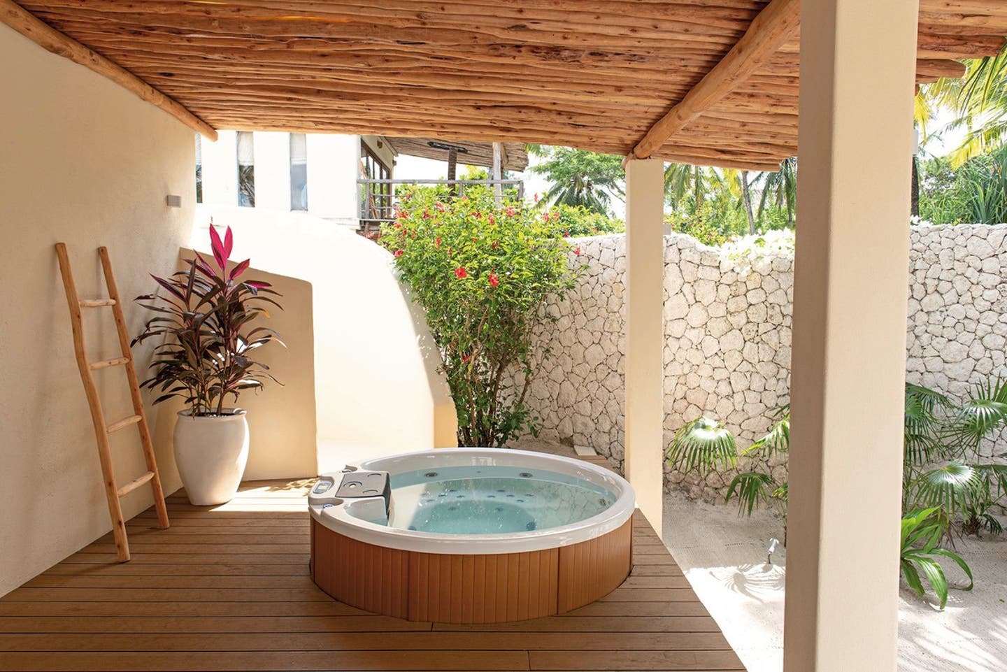 Garden Villa with Hot Tub