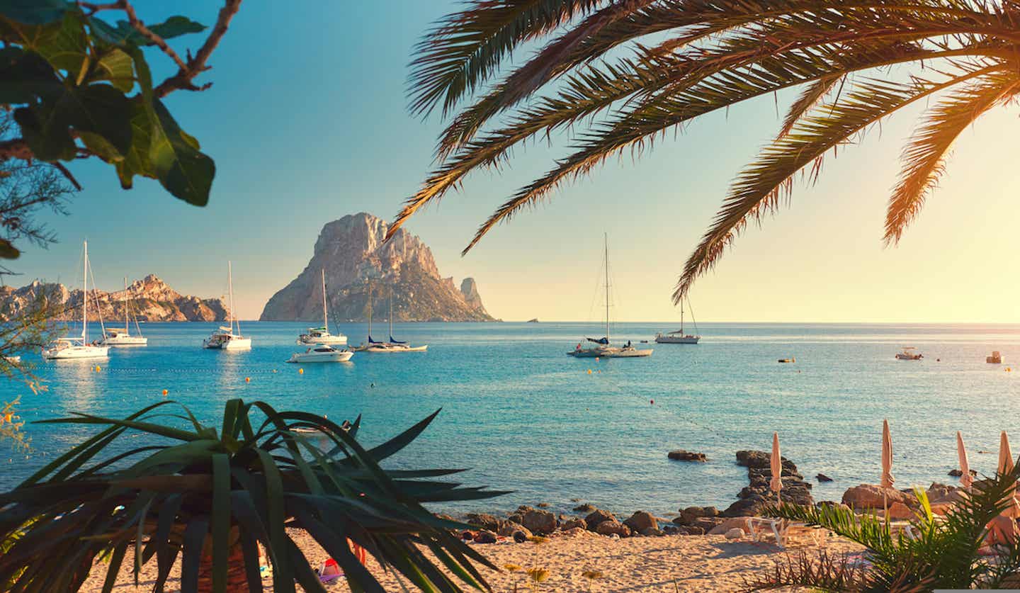 Boote und Yachten vor Ibiza