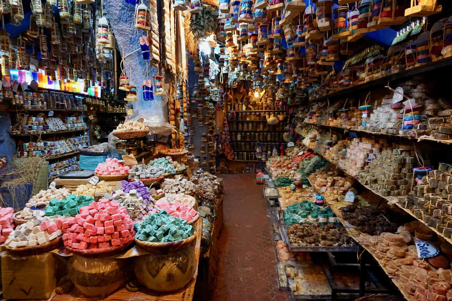 Urlaub in Marokko – Marktstand auf einem Souk