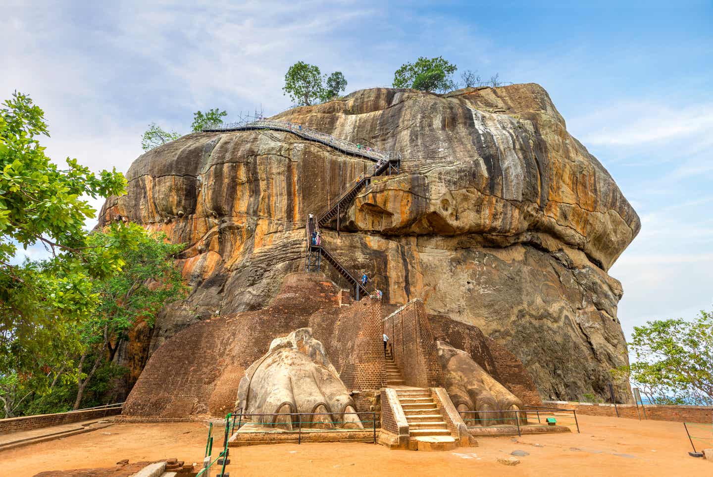 Der Löwenfelsen Sigiriya, ein beeindruckendes Weltkulturerbe und Highlight unter den Sri-Lanka-Sehenswürdigkeiten