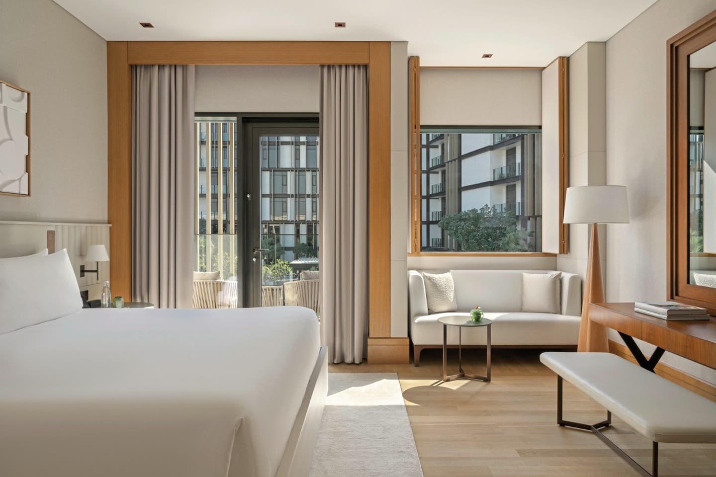 Wohnbeispiel Rising Light Guestroom with Resort View