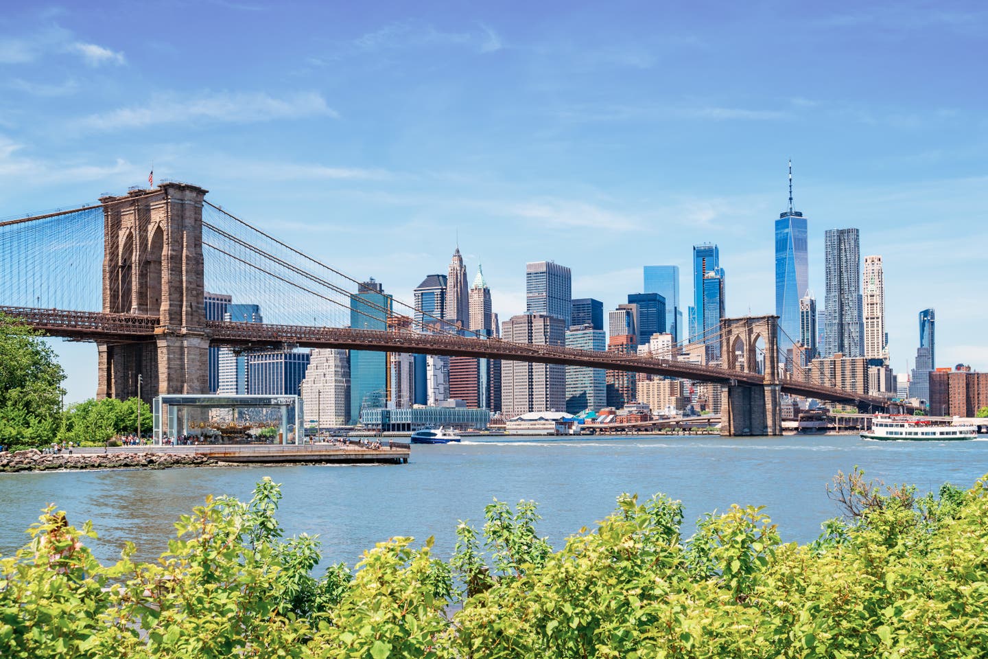 New Yorks Sehenswürdigkeiten: Skyline mit Brooklyn Bridge