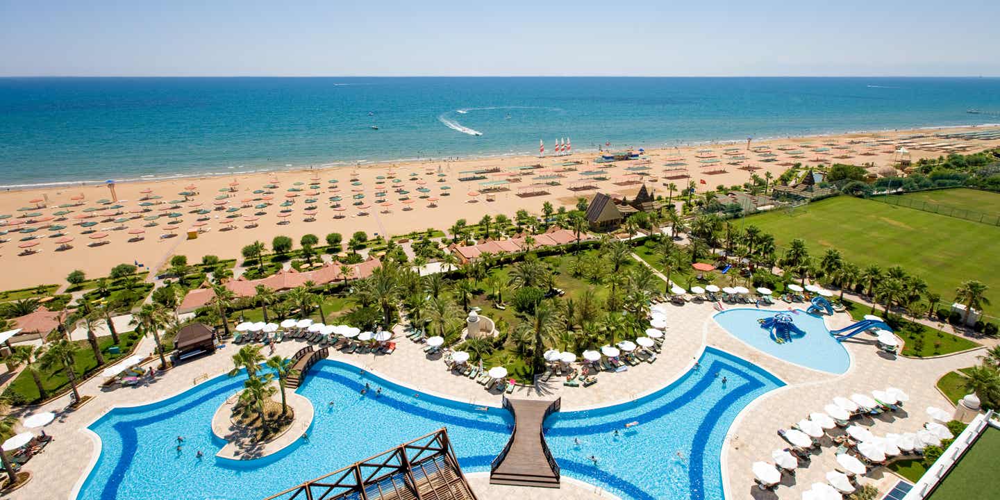 Blick auf den Strand und das Meer vor dem Kamelya Fulya