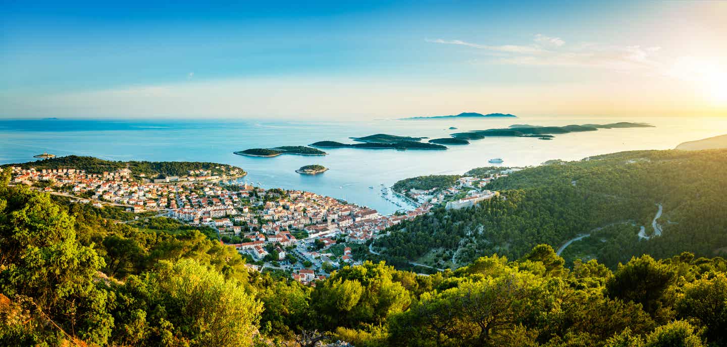 Kroatien Urlaub - Luftbild von Hvar, Dalamatien