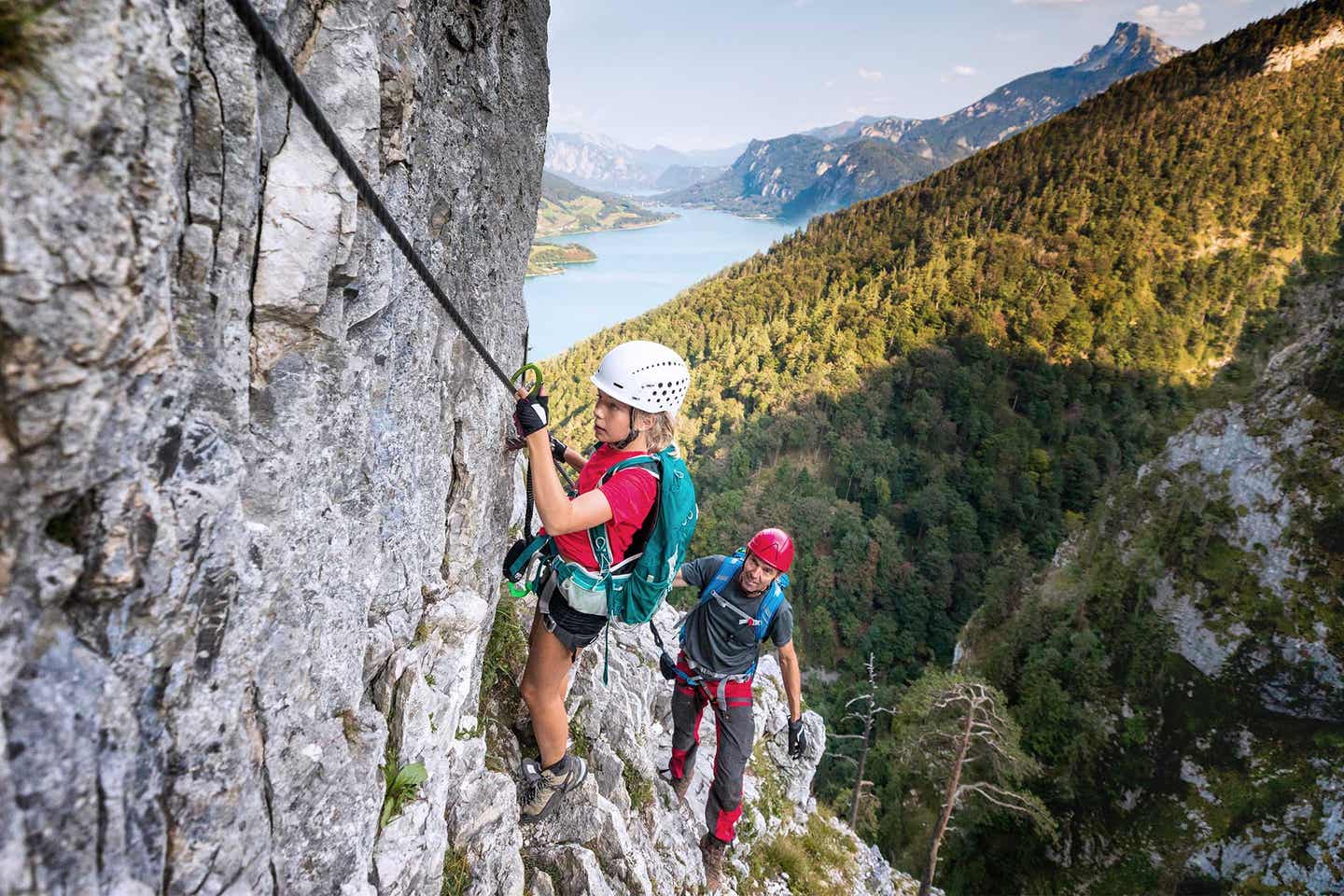 Klettern mit der Familie im Salzkammergut am Mondsee Österreich