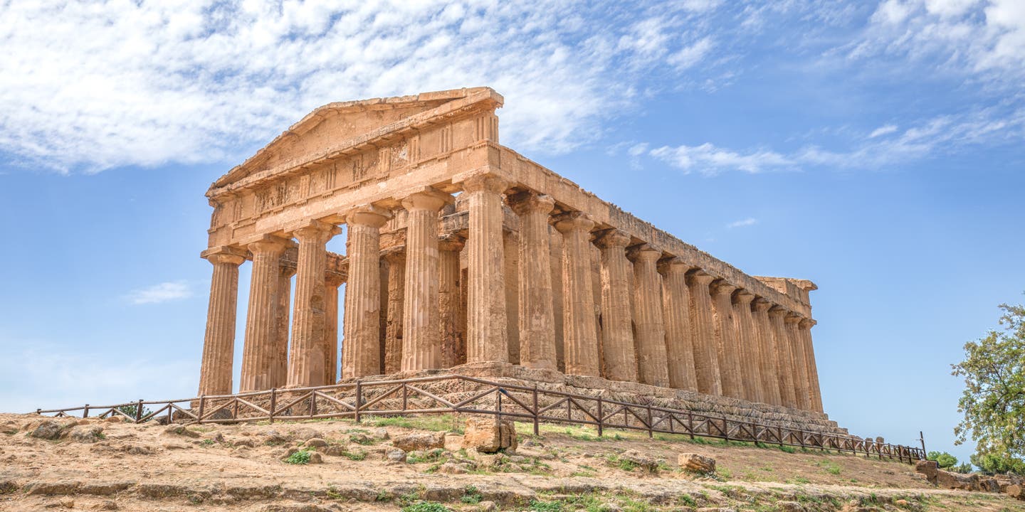 Griechischer Tempel der Eintracht im Tal der Tempel bei Agrigent auf Sizilien, Italien
