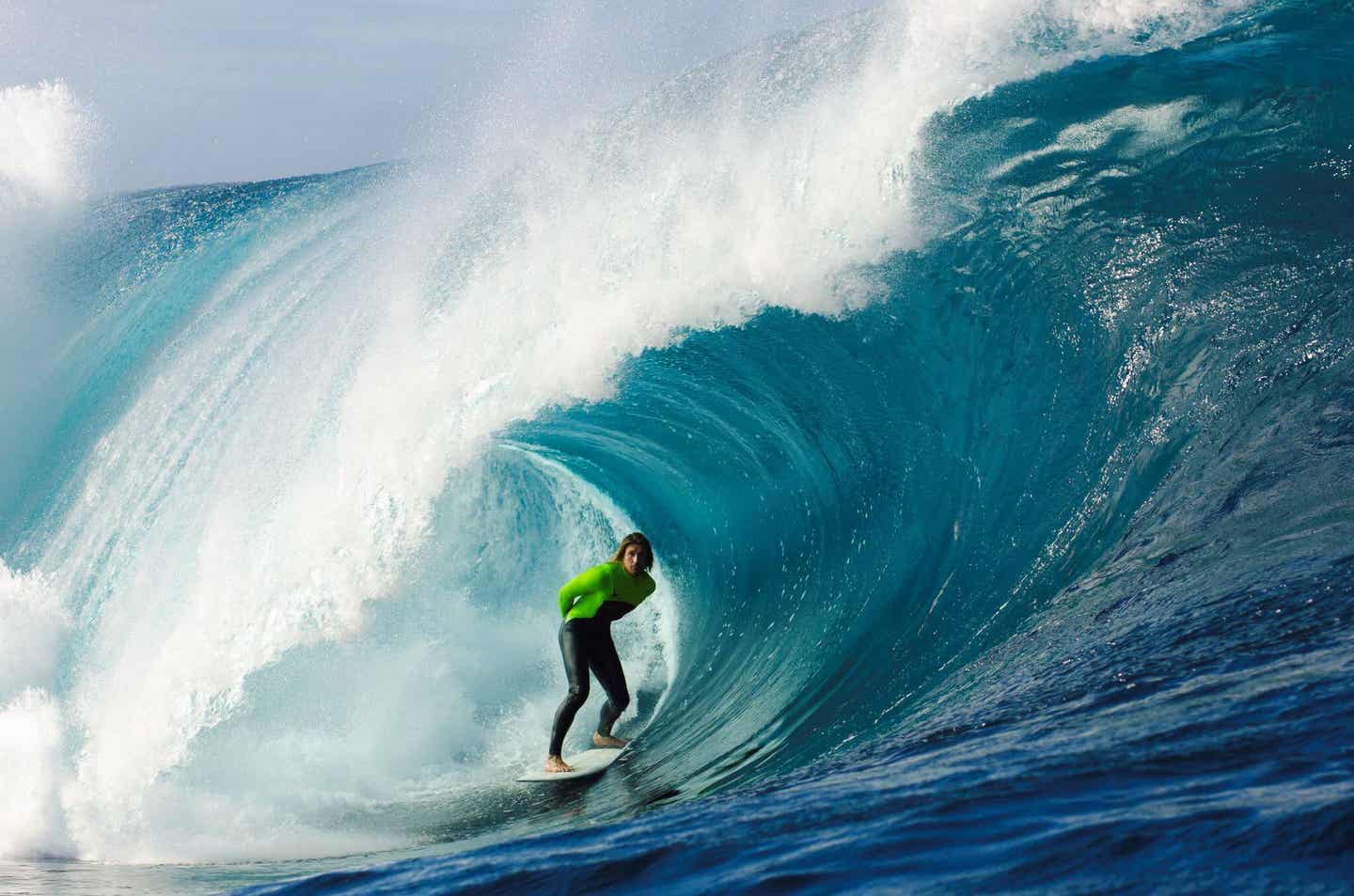 Surfer im Wellentunnel