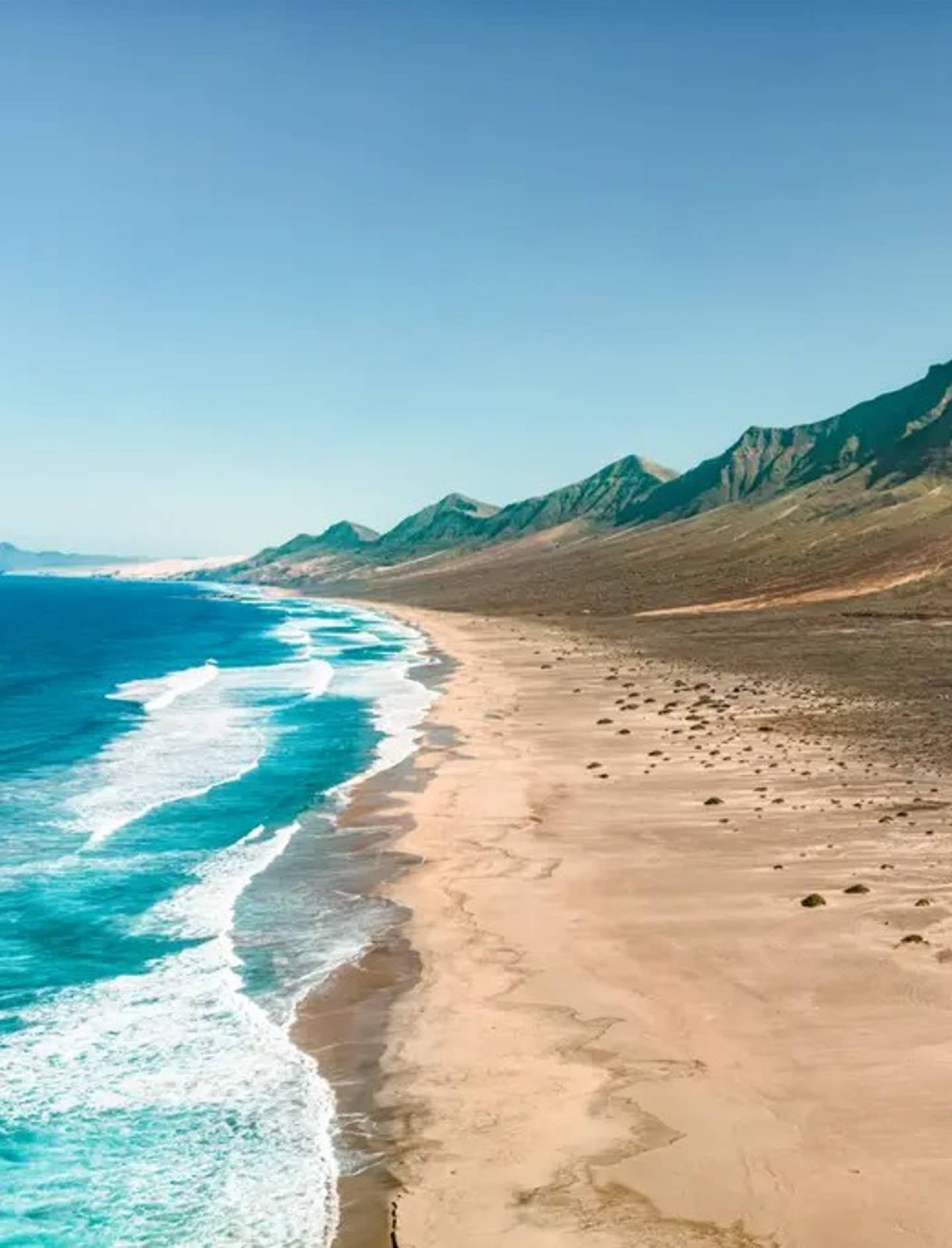 Kanaren-Urlaub: Strand mit Blick auf die Berge, Cofete