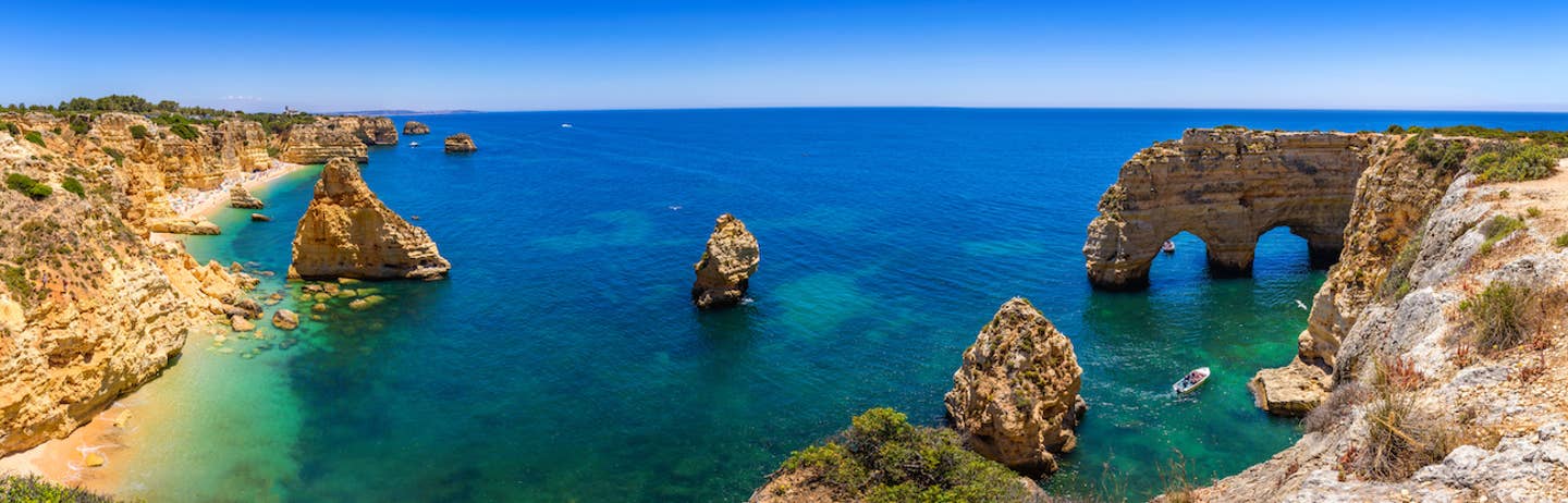 Strandurlaub Portugal – Höhlen am Marinha Strand an der Algarve