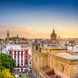 spanien-andalusien-sevilla-skyline-klein-g-477700738.jpg