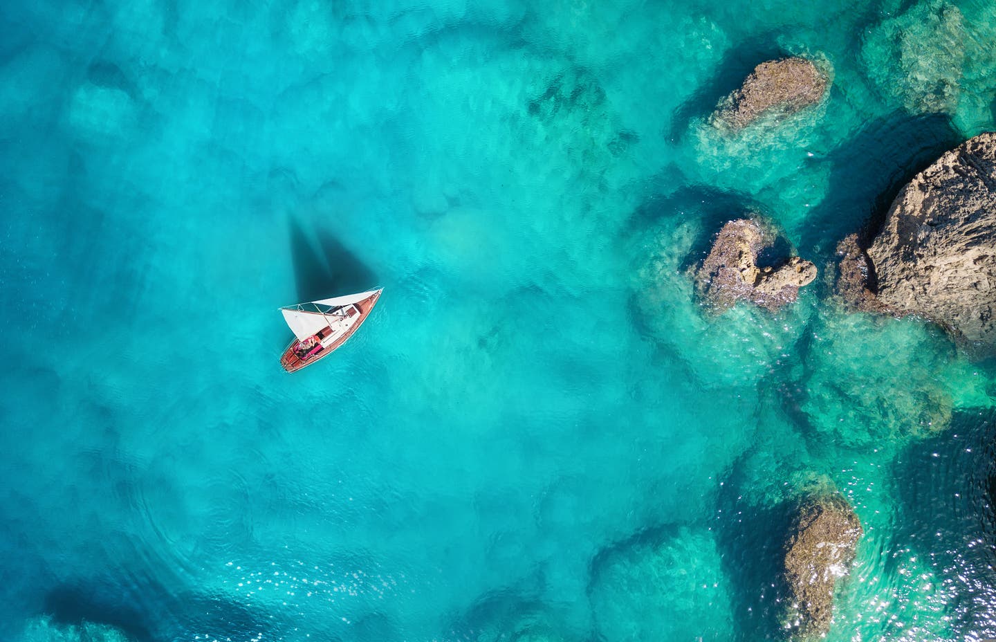 Yacht auf dem Meer 