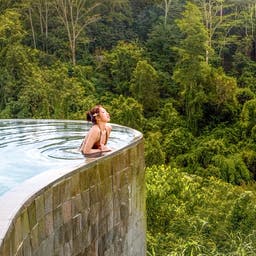 indonesien-bali-hotel-infinity-pool-g-157511761-lp.jpg