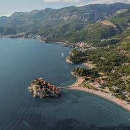 montenegro-blaues-meer-von-oben-kueste-g-1432193851_bearbeitet.jpg
